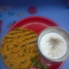 A picture of Mooli wali makki ki roti.