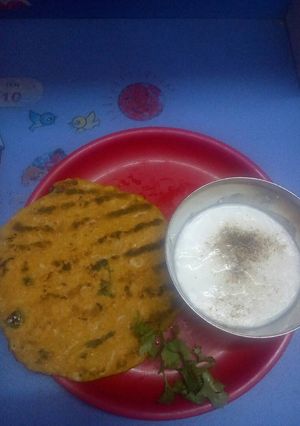 A picture of Mooli wali makki ki roti.