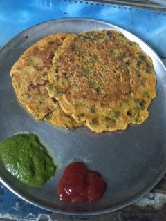 બેસન ચીલા (Besan chila recipe in Gujarati) રેસીપી મુખ્ય ફોટો