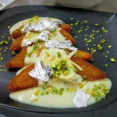 A picture of Shahi tukra.