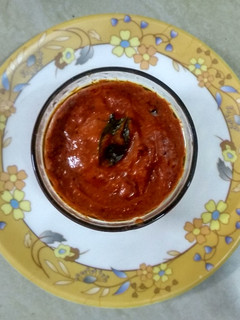 சின்ன வெங்காய காரச் சட்னி (Small Onion spicy kaara Chutney recipe in Tamil) செய்முறை முக்கிய புகைப்படம்