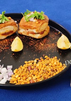 A picture of Mumbai Style Masala Pav.