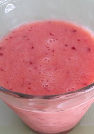 Una foto de Licuado de frutas con duraznos