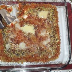 A picture of Arabic sweet dish kunafa.