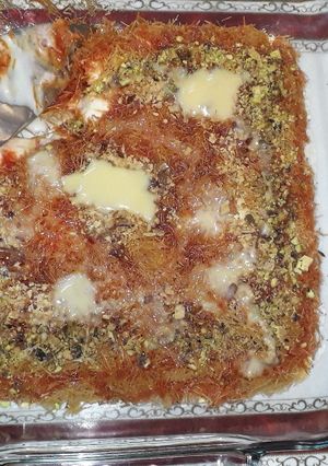 A picture of Arabic sweet dish kunafa.