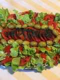 Salade feuille de chêne aux tomates cœur de bœuf,olives vertes et spiruline