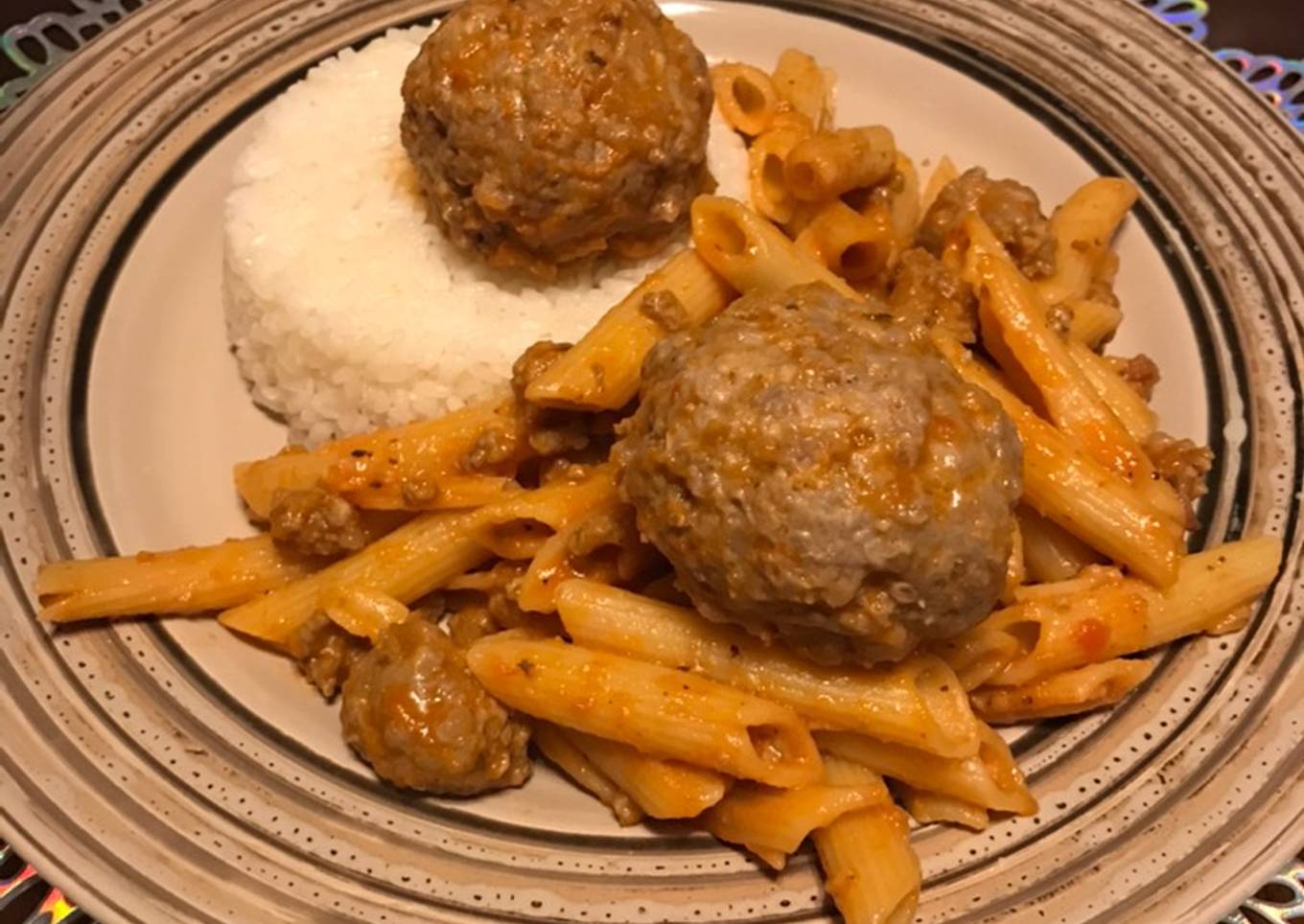 Pasta Penne con Albóndigas en salsa estilo 🇵🇷