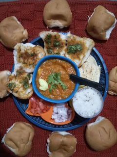 પાવભાજી(pav bhaji Recipe in Gujarati) રેસીપી મુખ્ય ફોટો