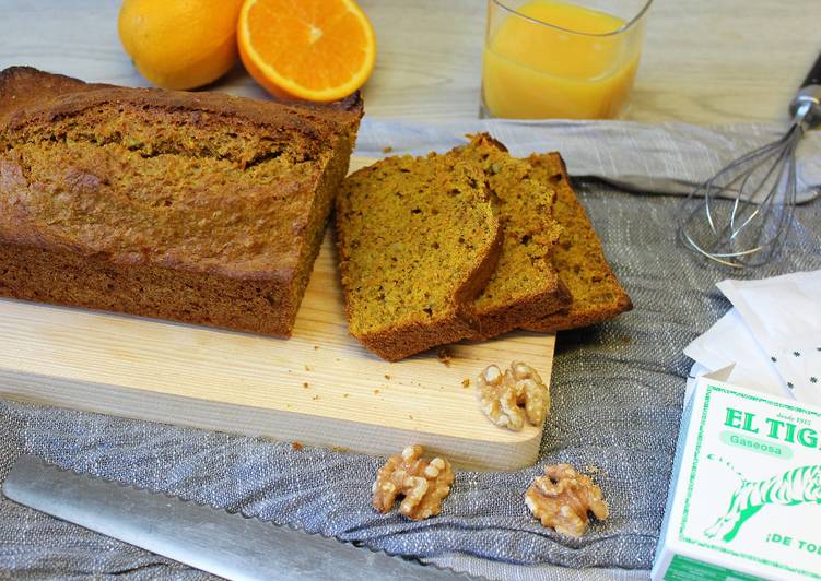 Bizcocho integral de zanahoria cúrcuma y nuez a la naranja