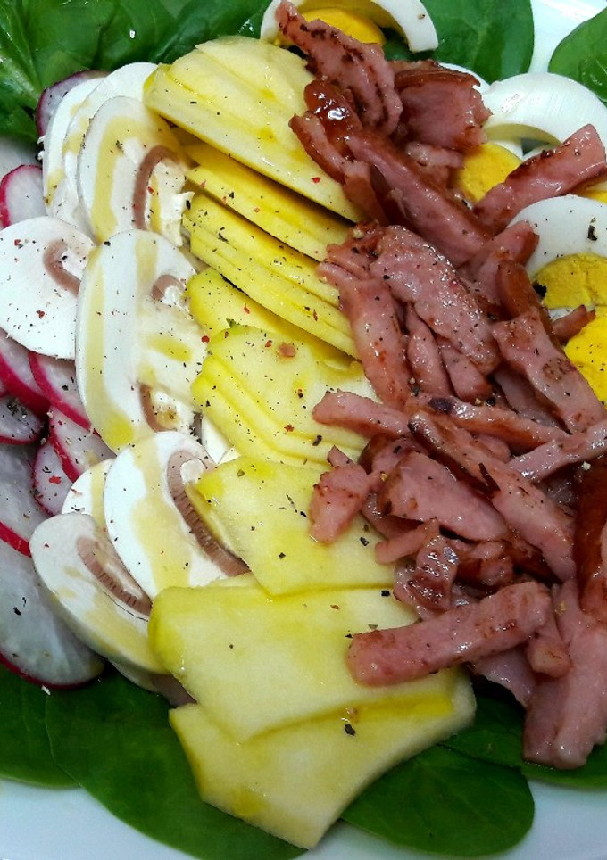 Una foto de Ensalada de espinacas completa