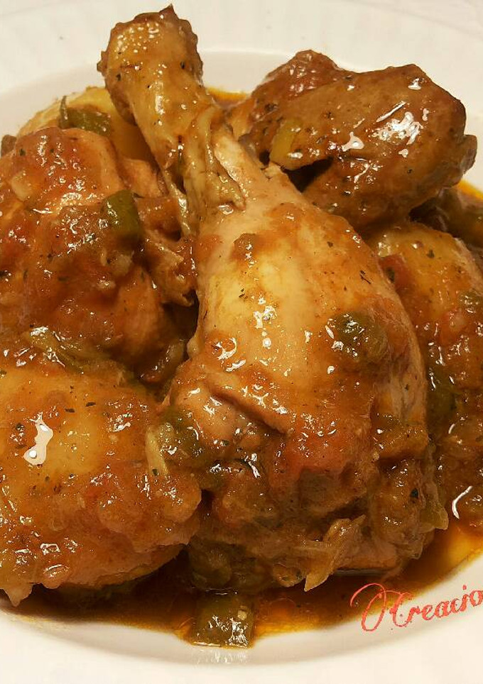 Una foto de Pollo estofado con patatas baby