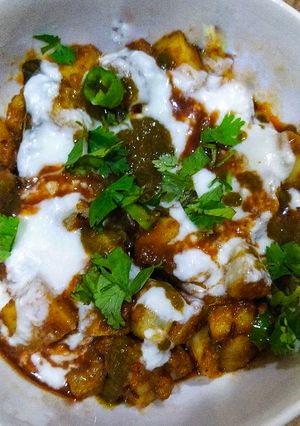 A picture of Aloo ki khatti methi chaat.