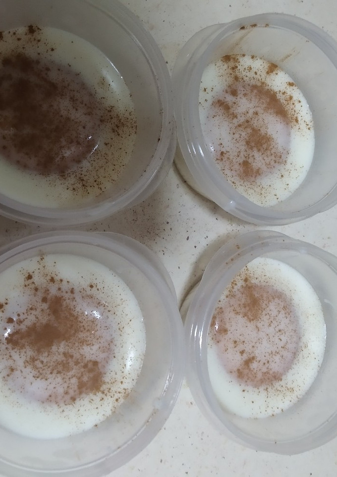 Una foto de Natillas con leche de coco, nata y canela
