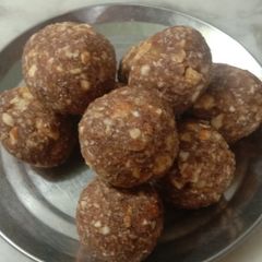 A picture of Kashmiri dry fruit ladoo.
