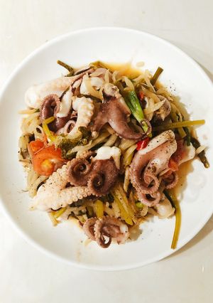 Hình của món Ruốc xào dưa (bạch tuộc xào dưa).