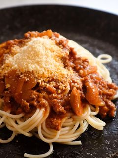 A picture of Spaghetti Bologna.
