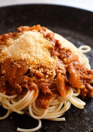A picture of Spaghetti Bologna.