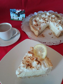 Una foto de Lemon pie y cuadraditos de lemon pie