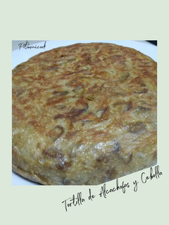 Una foto de Tortilla de alcachofas y cebolla