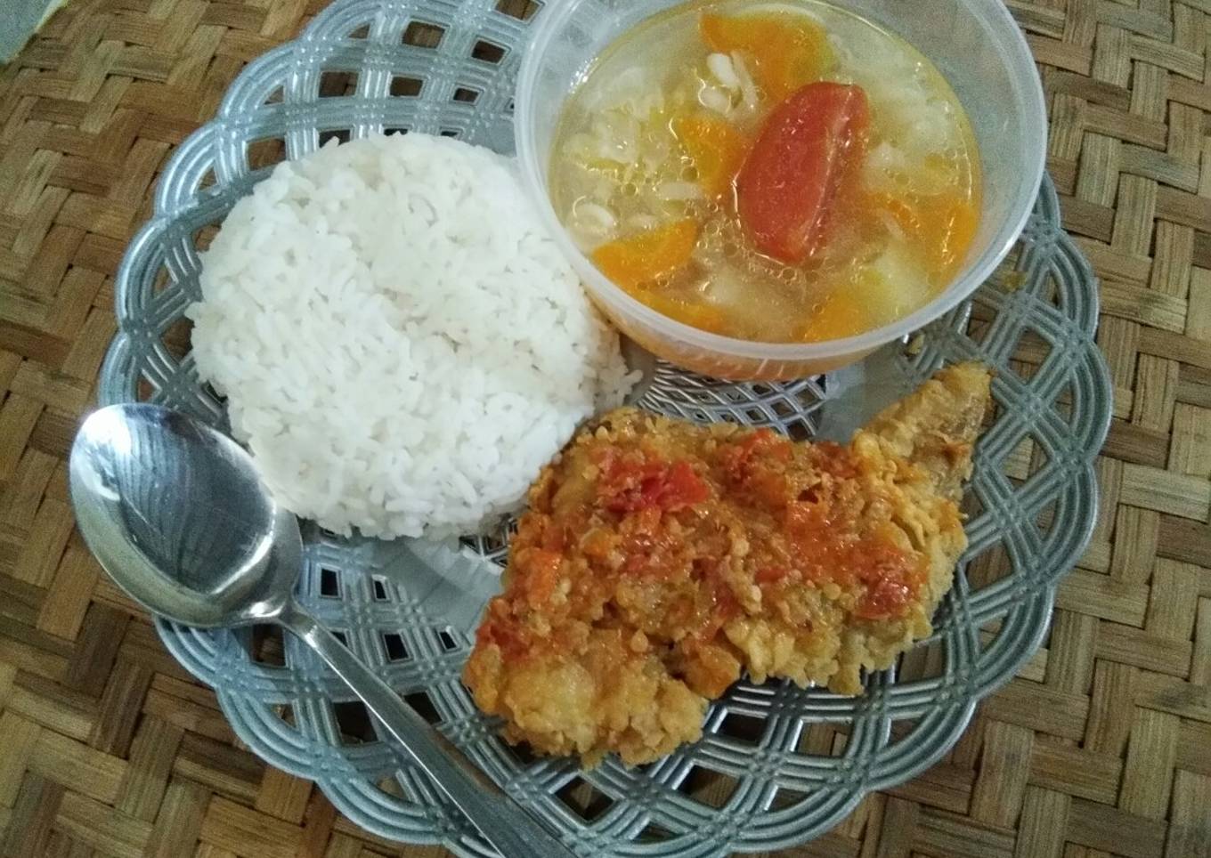 Ayam geprek and sop makaroni