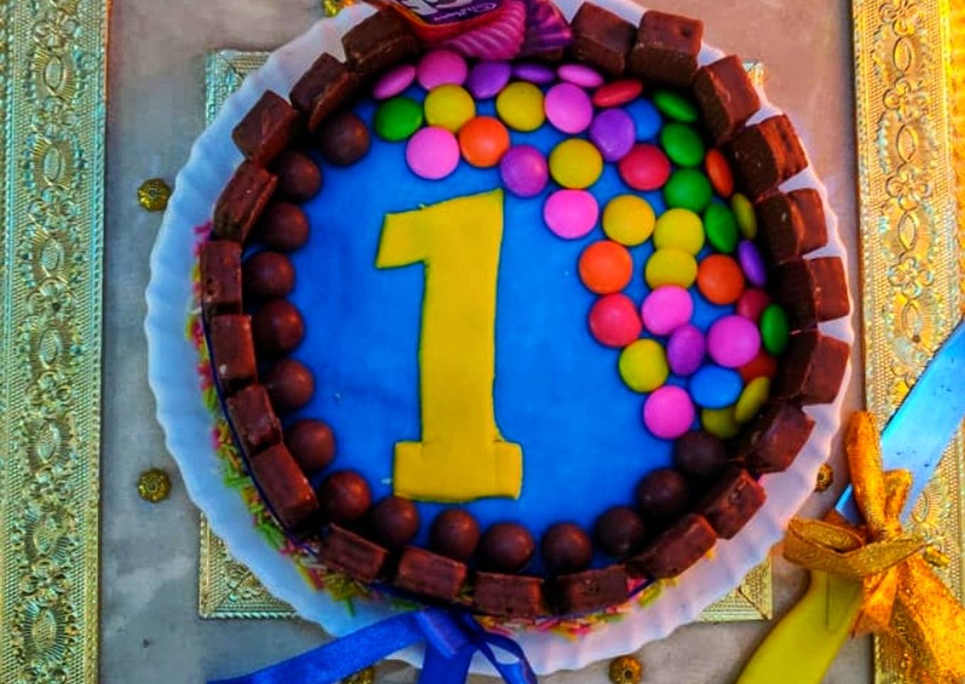 Eggless chocolate KitKat fondant cake