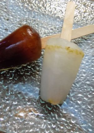 Una foto de Pinitos helados de Fernet con cola y helados de Gancia (para mayores)