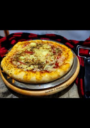 A picture of Paneer and onion pizza.