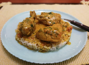 Foto principal de Pollo en salsa al curry y cúrcuma