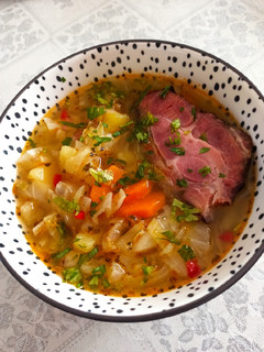 Zsályás káposzta leves, füstölt tarjával recept fotója