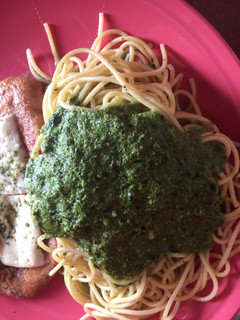 Una foto de Spaghetti al pesto