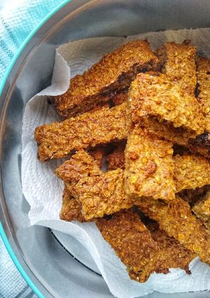 A picture of Baked Oat Fruit Bars.