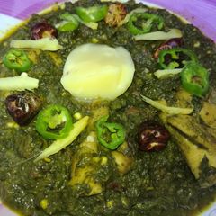 A picture of Saag gosht.