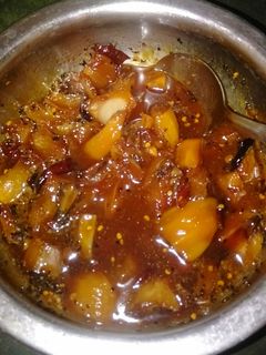 आम की खट्टी मीठी चटनी (aam ki khatti meethi chutney recipe in Hindi) रेसिपी मुख्य फोटो