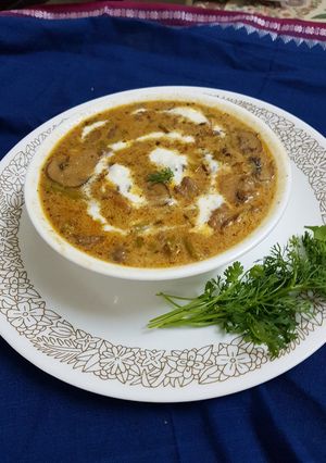 A picture of Creamy Mushroom with Asparagus.