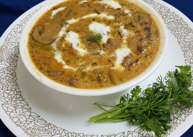 Creamy Mushroom with Asparagus