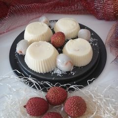 Litchi coconut pudding A picture of Litchi coconut pudding.