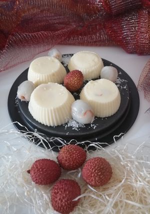 A picture of Litchi coconut pudding.