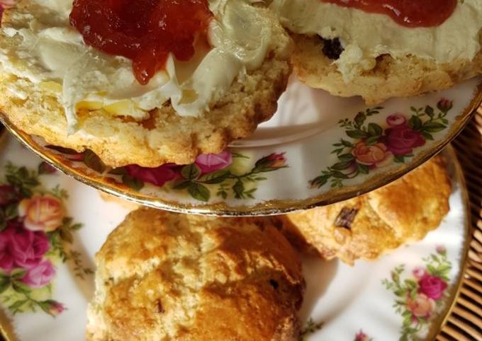 Sultana Scones