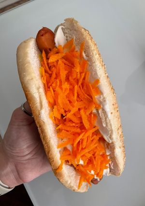 Φωτογραφία της συνταγής Hot dog με λουκάνικο και καρότο