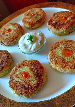 A picture of Aloo Matar Cutlets with Curd Mayo Dip.