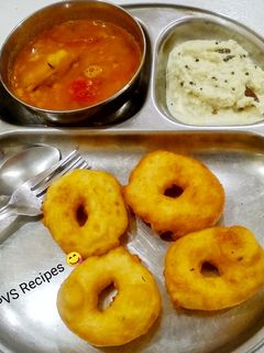 उडीद वडे (udid vada recipe in marathi) रेसिपी चे मुख्य फोटो 