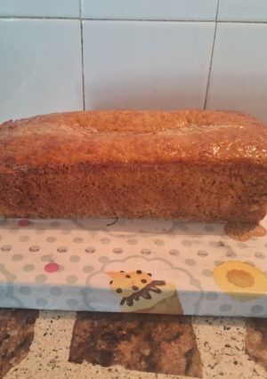 Una foto de Budín húmedo de zanahorias y naranja, miel con corazón de crema chantilly
