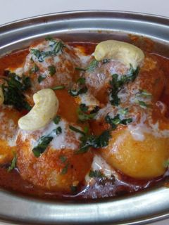 દમઆલૂ (Dum Aloo recipe in Gujarati) રેસીપી મુખ્ય ફોટો