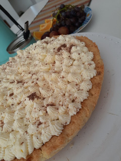 Una foto de Tarta banana split 🍌
