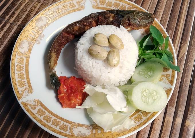 Resep: Pecel Lele &amp; Sambal Yang Sederhana