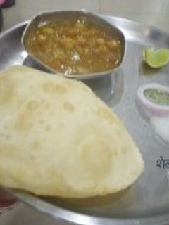मजेदार छोले भटूरे (Mazedar chole bhature recipe in hindi) रेसिपी मुख्य फोटो