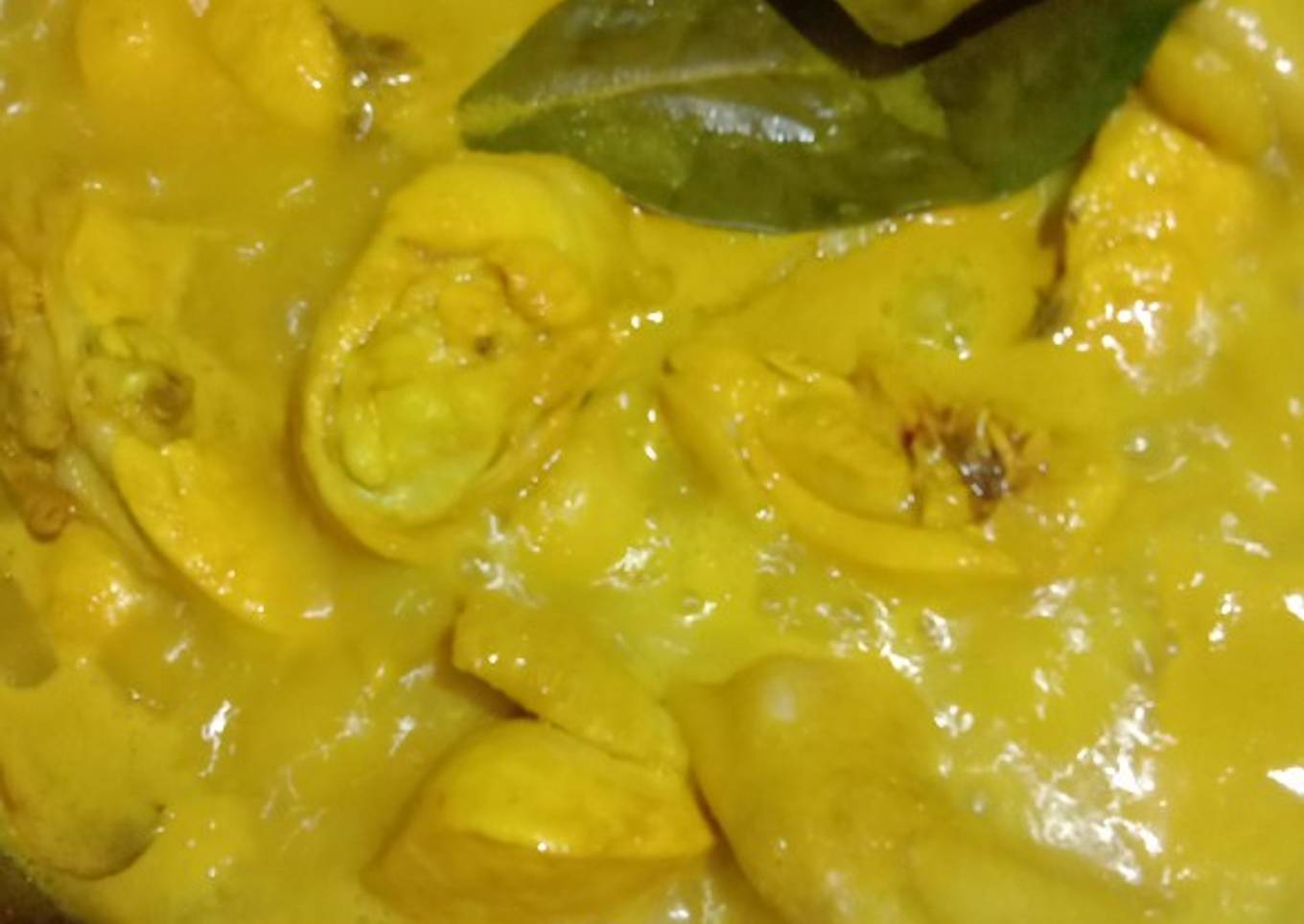 Ungkep kuning ayam goreng