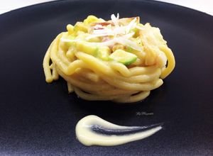 Foto di Bigoli con crema di zucchine, zucchine e cipollotti brasati