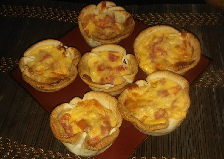 Cupcakes rellenos de jamón queso y tomate