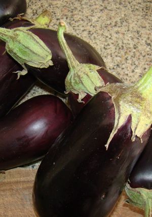 Una foto de 4 recetas con berenjenas (albóndigas)